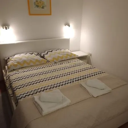 Lean Apartman Pula