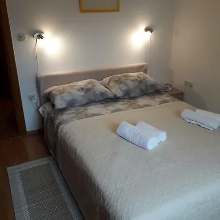Lean Apartman Pula