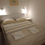 Lean Apartman Pula