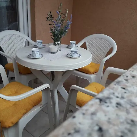 Lean Apartman *