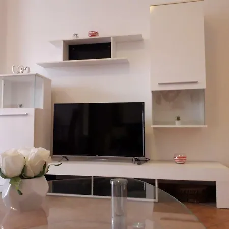Lean Apartment *